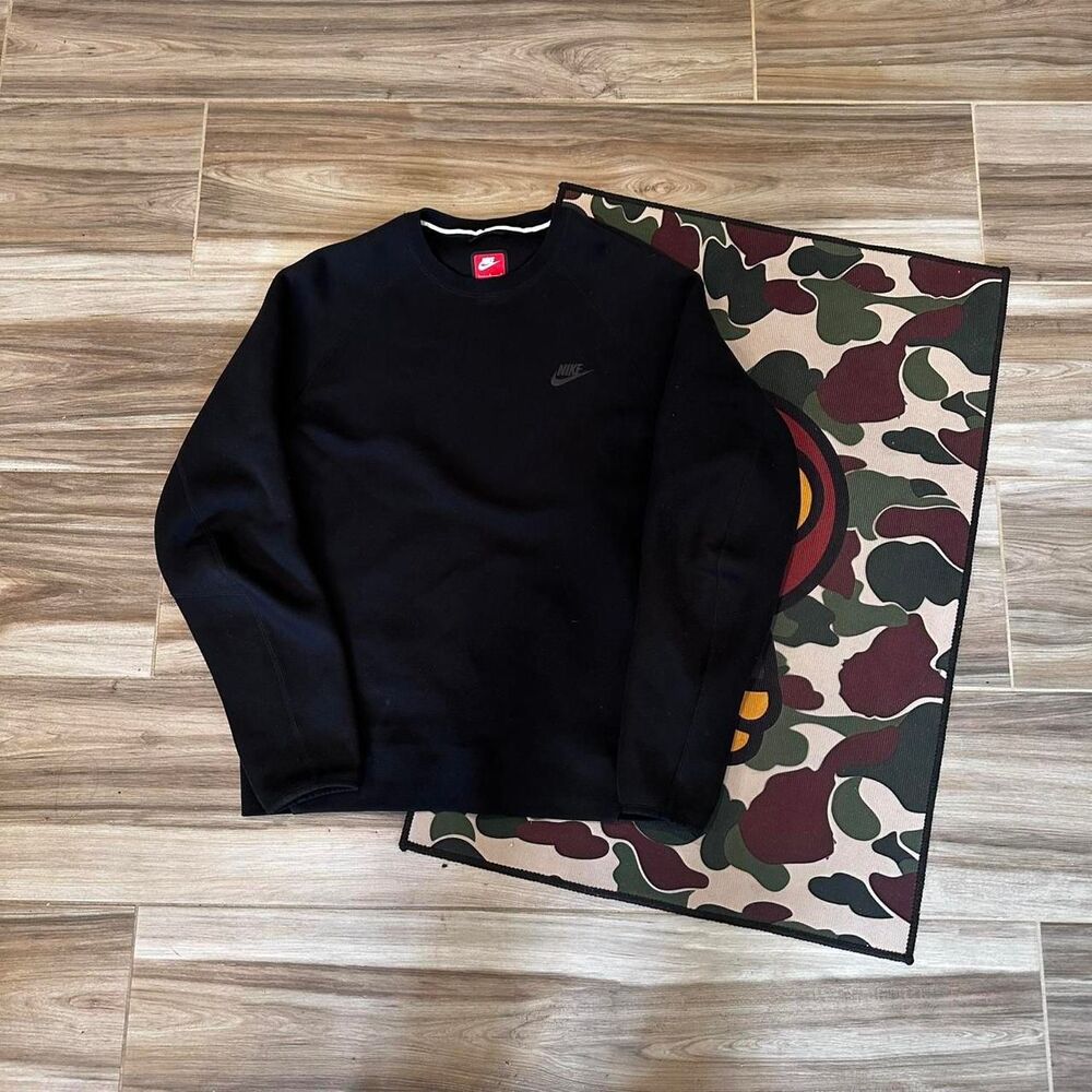 Nike tech fleece black crewneck sweatshirt
